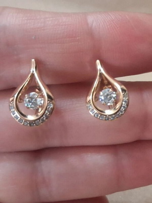 Gold earrings like new, drop shape with white strass and clasp