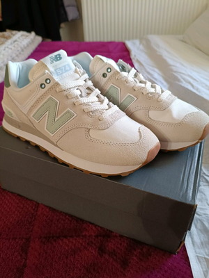 Γυναικεία αθλητικά New Balance 574 καινούργια, μέγεθος 38, μπεζ με πράσινο