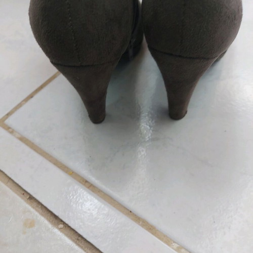 Women’s boots used, gray, comfortable