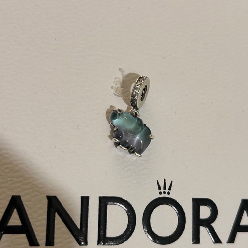 Pandora charm elephant blue like new