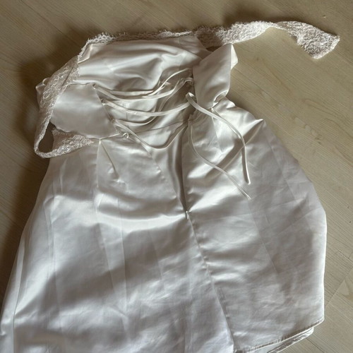 White wedding dress like new, medium size, party and bachelorette