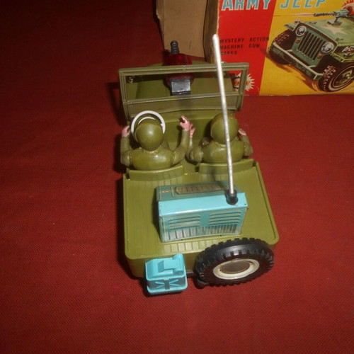 Lyra Army Jeep battery-operated military vehicle 1960-1970, like new