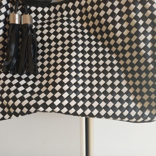 Black and white chic shoulder bag with flower detail
