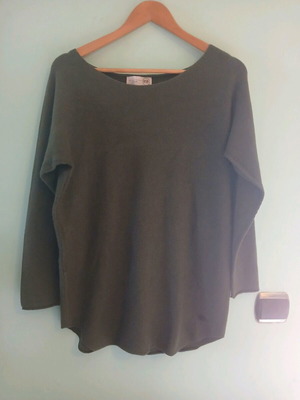BSB knitted set like new, size medium, green