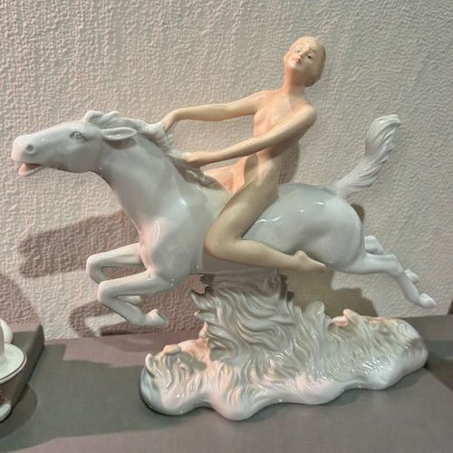 Wallendorf Amazona 1345 porcelain figurine like new