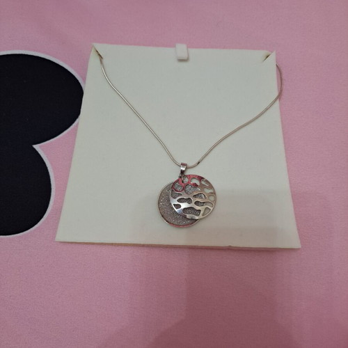 Silver chain with pendant like new, pendant not silver