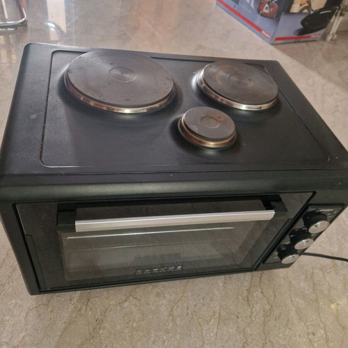 Oven with hotplates like new with baking tray
