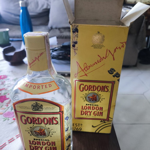 Vintage Gin Collection used, 4x Beefeater 47% & 2x Gordon's Yellow Label
