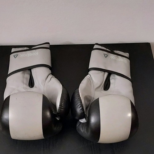 Reebok boxing gloves used, grey/black