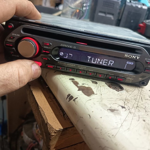 Sony Xplod CDX-GT200 car CD player