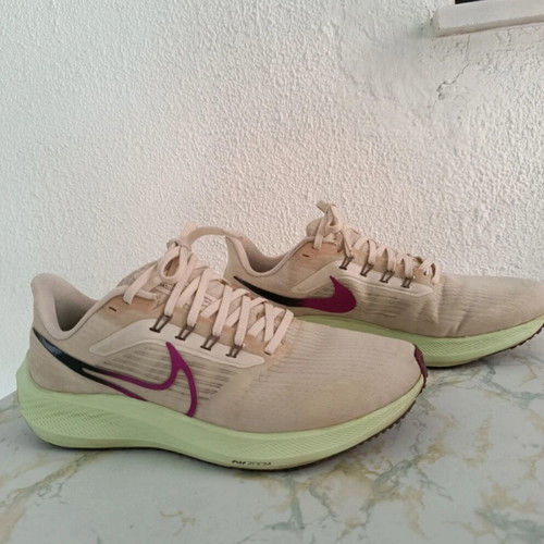 Nike Pegasus running shoes size 40, beige and green