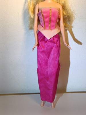 Barbie Aurora dress like new