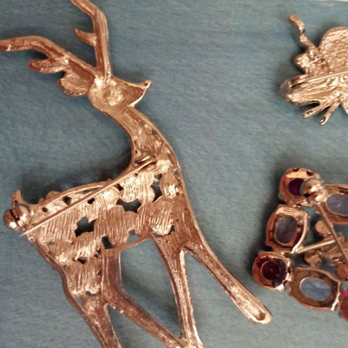 Set of 3 pins used