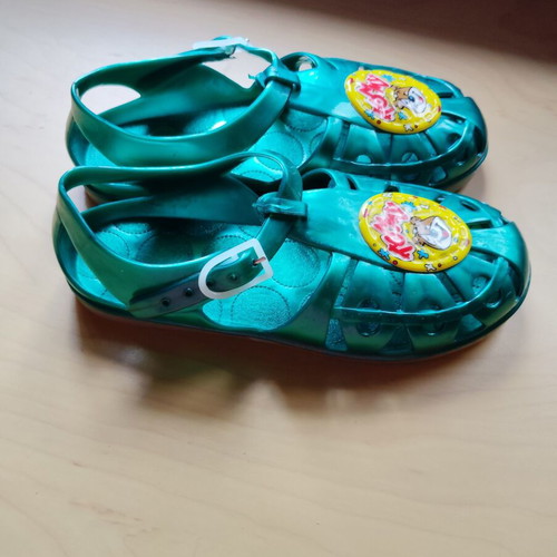 Green silicone sandals size 32/33 like new