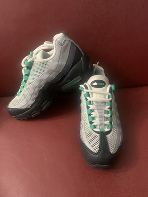 Nike Airmax 95 αθλητικά σαν καινούργιο, νούμερο 36,5, μαύρο και άσπρο