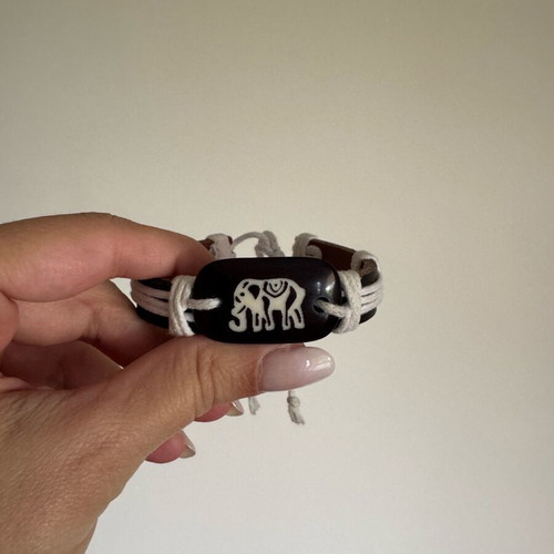 Leather bracelet like new with elephant motif