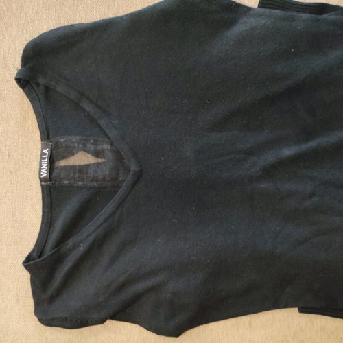 Thin wool sweater like new with back design black