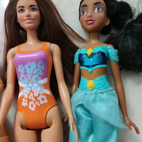 Barbie and Disney doll set like new