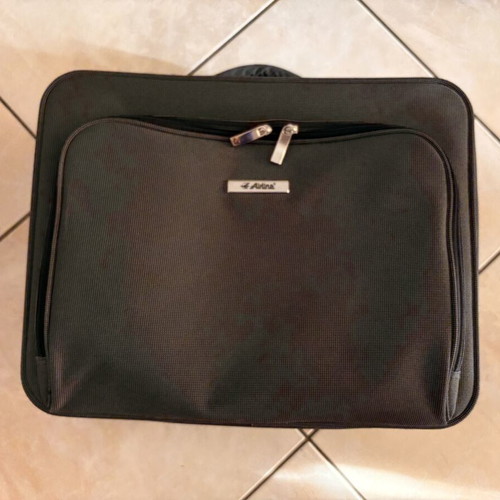Small multipurpose suitcase like new with many compartments for cabin or office
