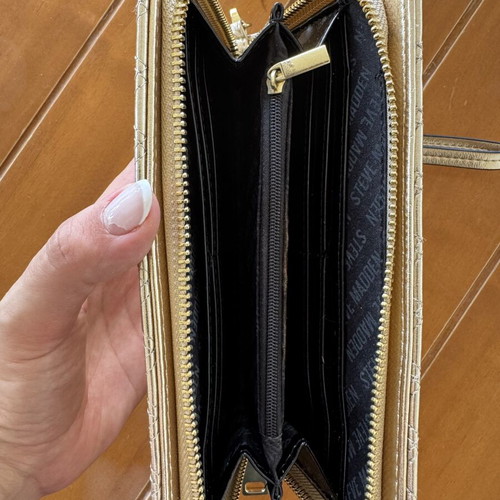 Steve Madden women's wallet like new, gold tone