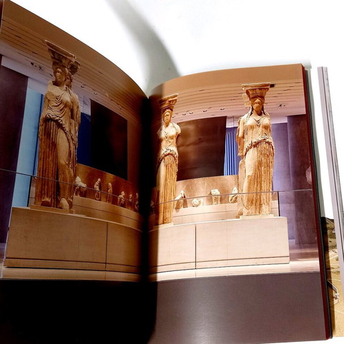 Acropolis Museum Guide like new, deluxe edition