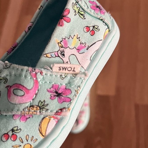 TOMS Kids Shoes Size 21 Like New with Flamingo Summer Design