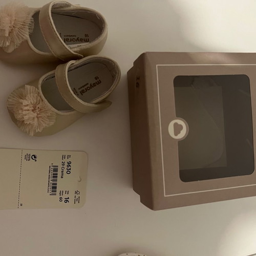 Mayoral baby shoes new in beige-gold, size 16
