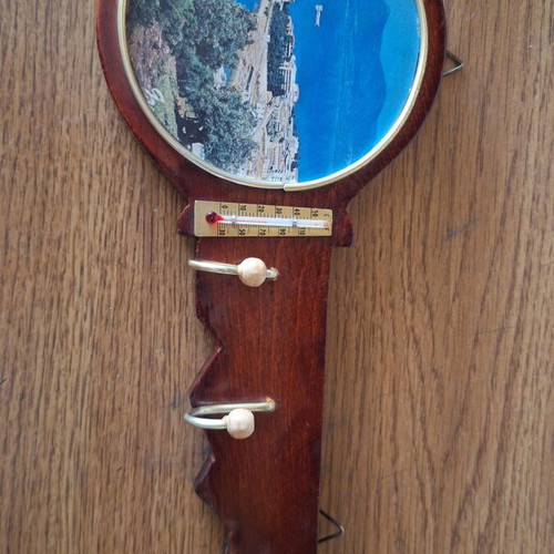 Vintage wooden wall hanger with thermometer and picture, like new