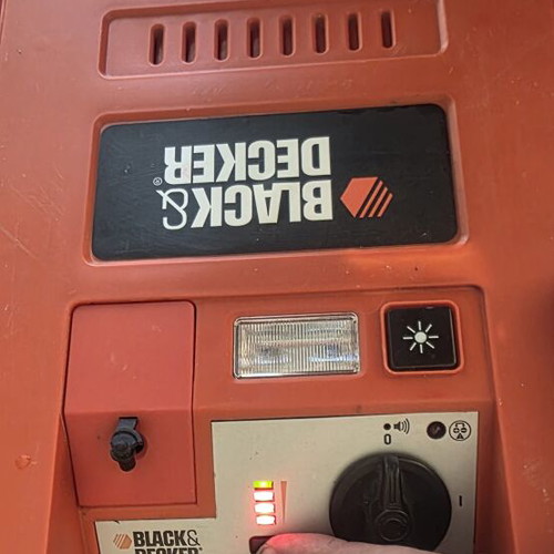 Black and Decker 450A Battery Starter like new with new battery