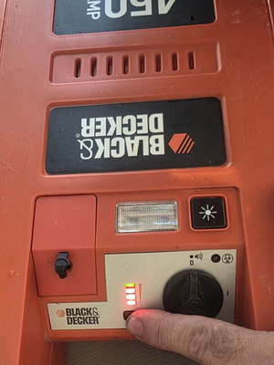Black and Decker 450A Battery Starter like new with new battery