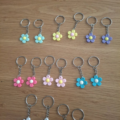 Flower keychains new, pack of 16, colorful