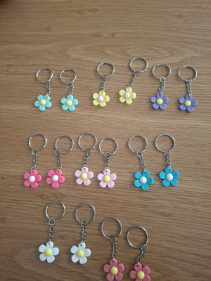 Flower keychains new, pack of 16, colorful