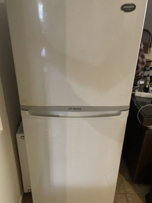 Samsung SRG-289MV refrigerator used, clean and fully functional