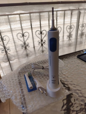 Ηλεκτρική οδοντόβουρτσα Oral-B Braun Professional Care με φορτιστή και ανταλλακτική κεφαλή