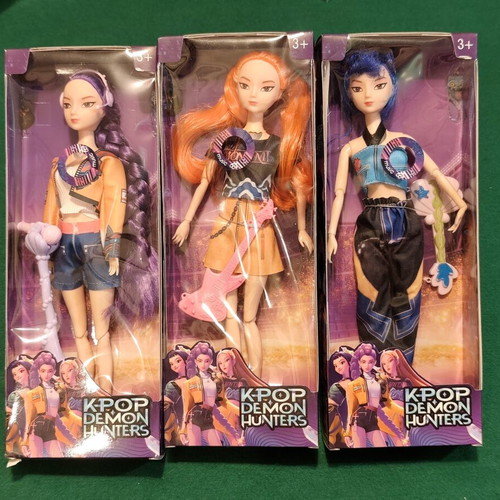 Demon Hunters set of 3 musical dolls with accessories