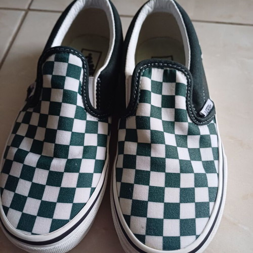 Vans athletic sneakers for girls like new, size 31.5 white and green