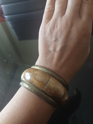 Vintage bracelet with bone, 6.5 cm diameter like new