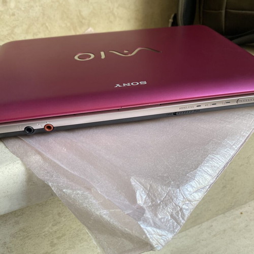 Sony VAIO Netbook VPCM12M1E new, pink/fuchsia with premium carrying case