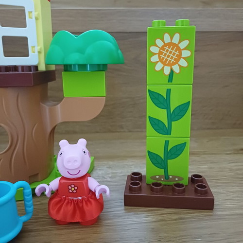 Lego Duplo Peppa Pig Garden and Tree House like new, 20 pieces