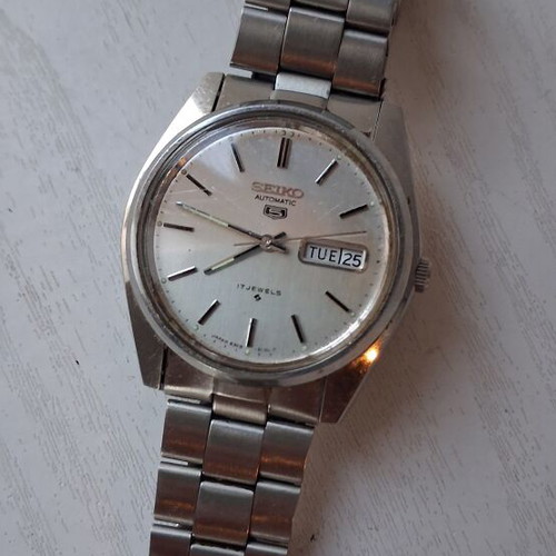 Seiko automatic wristwatch with original domed crystal, grey silver