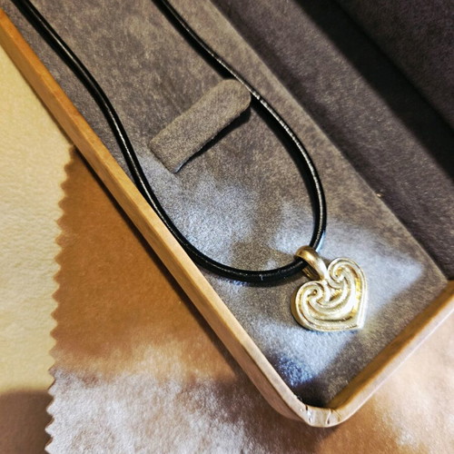 Zolotas Necklace 750 18K New With Rubber Strap