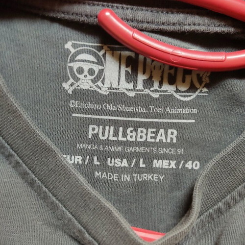 One Piece shirt black, like new, size L Bershka