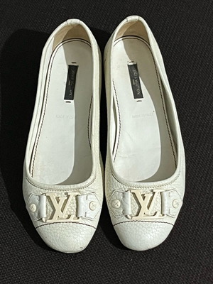 Louis Vuitton leather ballet flats used, creamy white, size 37.5