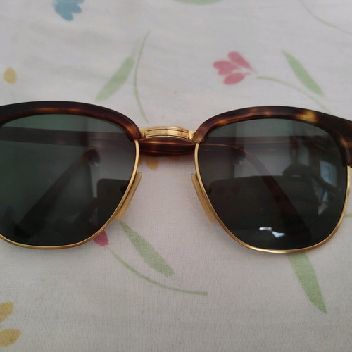 Tortoise sunglasses used, brown and gold with scratched lens