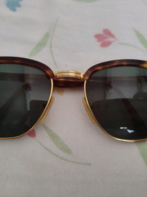 Tortoise sunglasses used, brown and gold with scratched lens