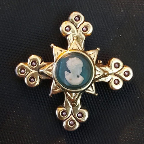 Cross with Italian cameo used, 4.5cm brass