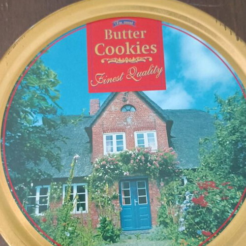 Fin Carre empty cookie tin used, vintage design