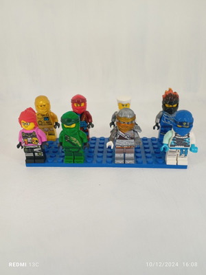 Φιγούρες ninjago και minecraft σαν καινούργιες, σετ 14 με οπλισμό