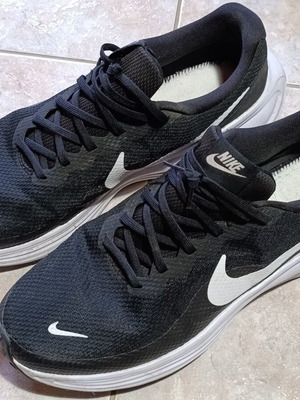 Nike Revolution 8 παπούτσια για τρέξιμο μεταχειρισμένα, νούμερο 48.5