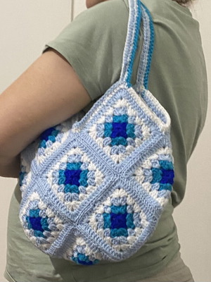 Shoulder bag new, crocheted white and turquoise
